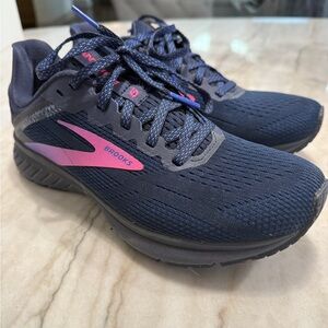 Brooks Women's Running Shoes - Navy and Pink - Anthem 5 style - size 6.5